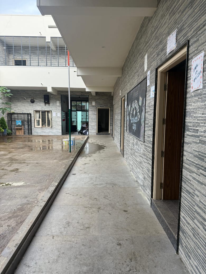 School - Open corridor